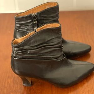 Like new black leather boots - size 7.5!!
